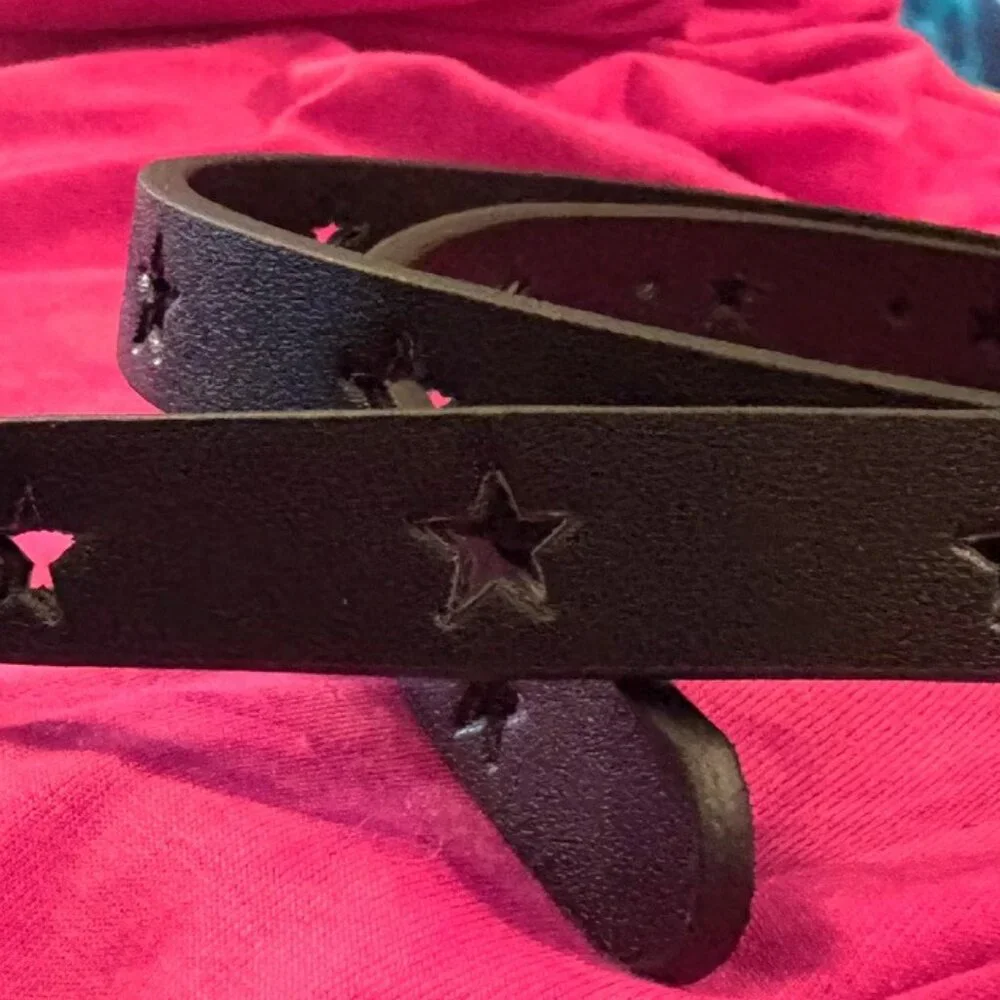 NWT Kids GAP star belt Sz M - black, silvertone buckle  15cm width  32